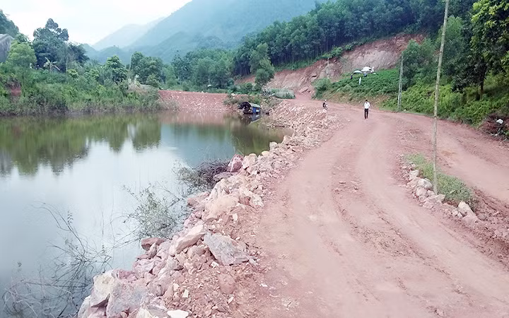 Dự án đường giao thông nông thôn ven hồ Núi Cốc do Chi cục Phát triển nông thôn Thái Nguyên làm chủ đầu tư, chậm tiến độ, tăng tổng mức đầu tư.