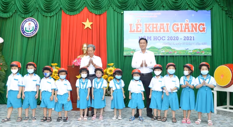 Niềm vui đón năm học mới tại các địa phương trên cả nước -0