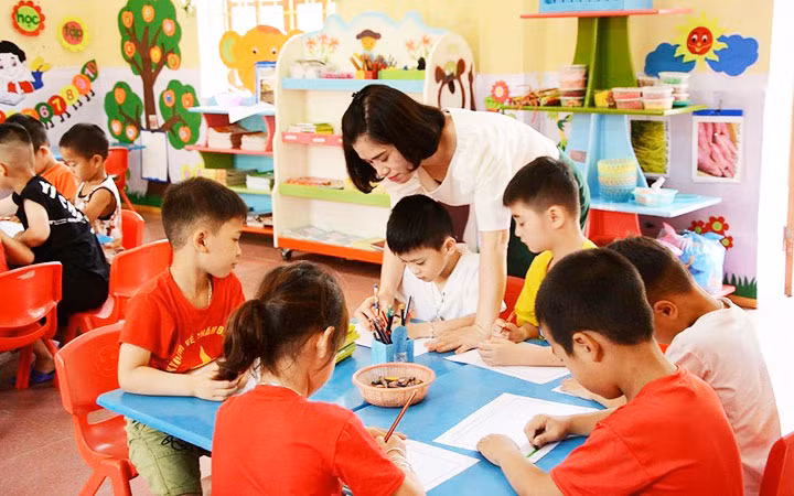 Cô và trò lớp học mầm non vùng cao Yên Bái.