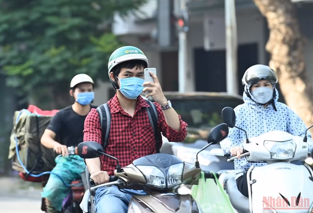 Hà Nội nhộn nhịp trở lại trong ngày đầu nới lỏng giãn cách -0