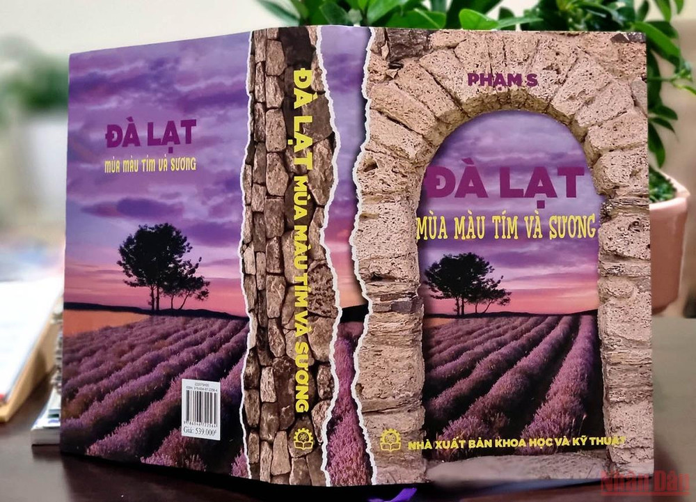 Bìa sách “Đà Lạt mùa màu tím và sương”. “Đà Lạt mùa màu tím và sương” qua kiến giải của Kỷ lục gia-Tiến sĩ Phạm S -0