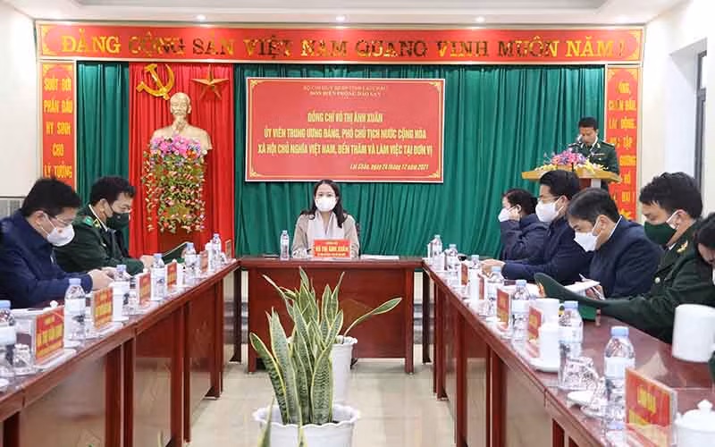 Phó Chủ tịch nước Võ Thị Ánh Xuân làm việc với Đồn biên phòng Dào San.