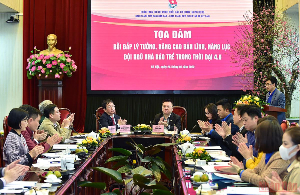 Tọa đàm “Bồi đắp lý tưởng, nâng cao bản lĩnh, năng lực đội ngũ nhà báo trẻ trong thời đại 4.0”. (Ảnh: Thành Đạt) Bồi đắp lý tưởng, bản lĩnh và năng lực của nhà báo trẻ trong thời đại mới -0