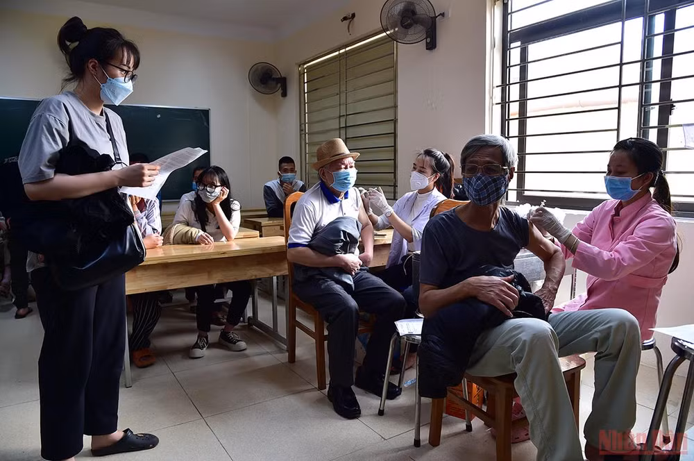 Hà Nội đã tiêm hơn 1 triệu liều vaccine mũi bổ sung và nhắc lại -0