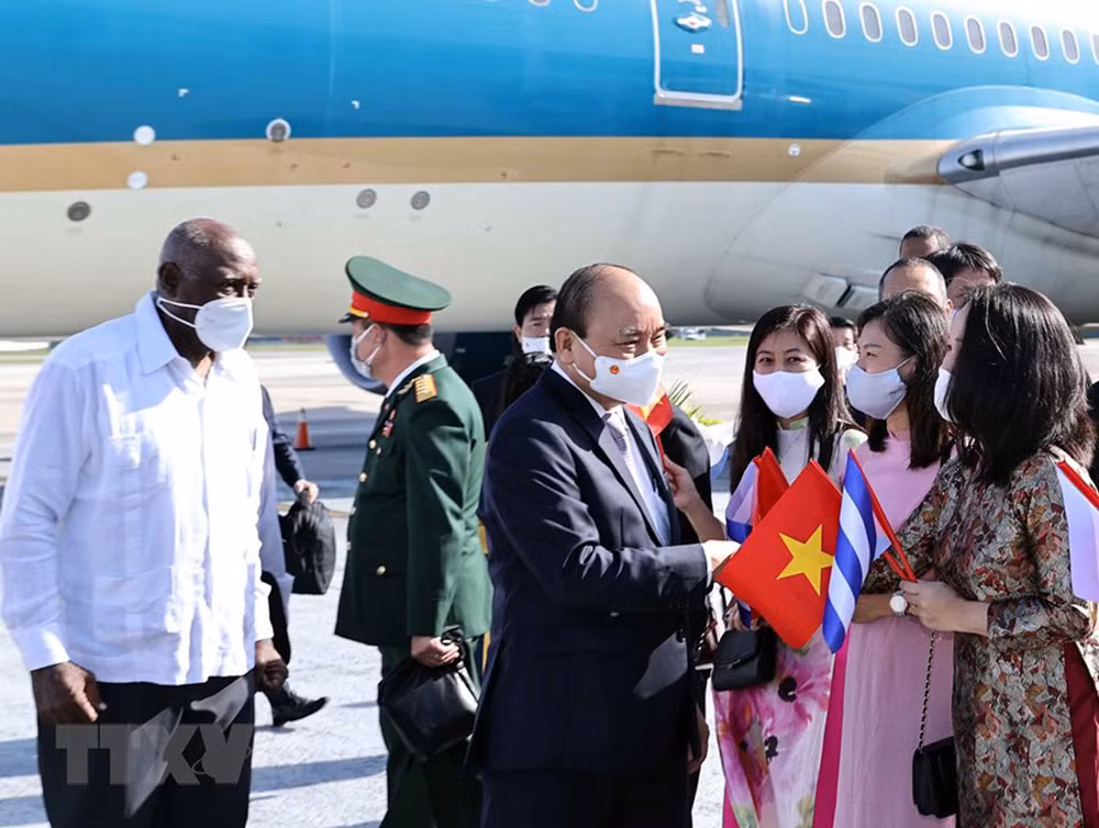 Chủ tịch nước Nguyễn Xuân Phúc đặt chân tới Cuba -0