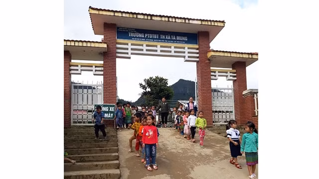 Trường học ở Tà Mung