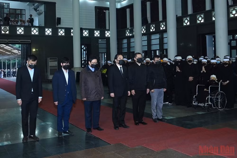 Cử hành trọng thể lễ tang đồng chí Nguyễn Côn -0