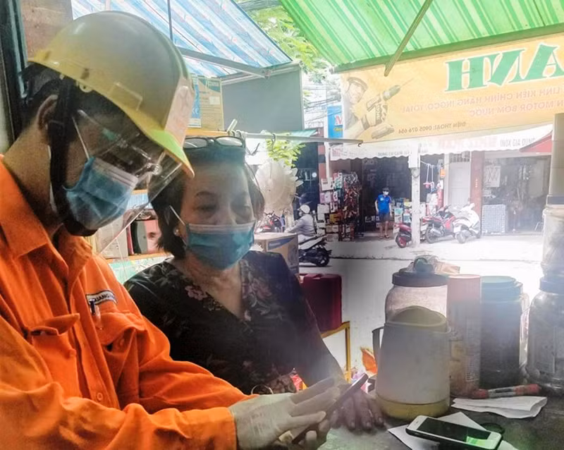 Áp dụng quét mã QR trong thanh toán tiền điện -0