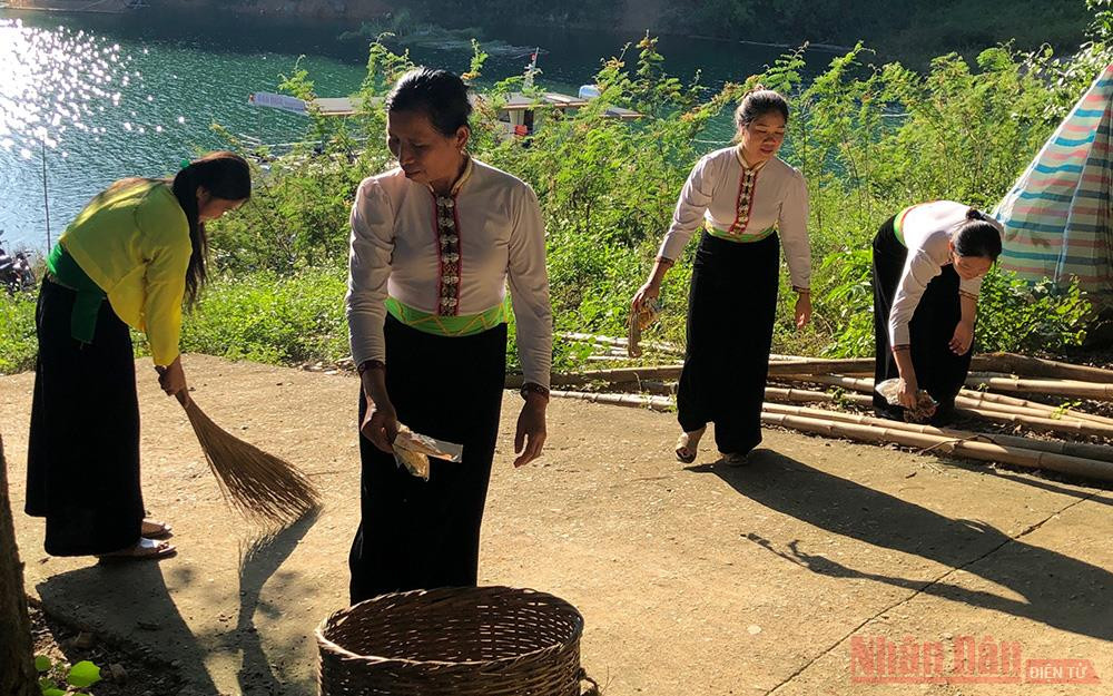 Người dân xóm Đoàn Kết (xã Tiền Phong, Đà Bắc, Hòa Bình) giữ gìn môi trường sạch đẹp sau khi có du lịch cộng đồng. Kỳ 2: Lớp học đặc biệt -0