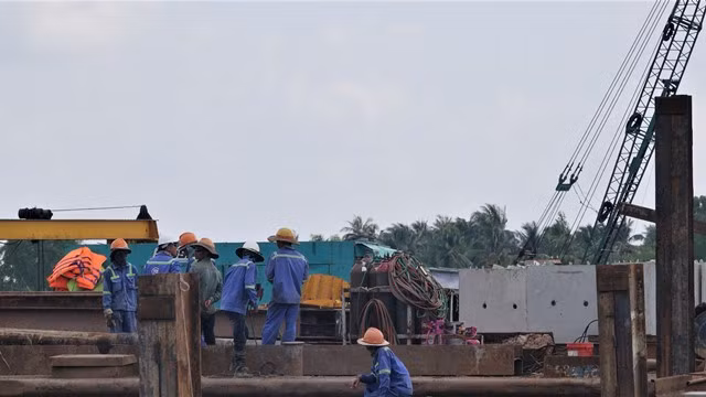 Trên công trình thủy lợi lớn nhất đồng bằng sông Cửu Long ảnh 3