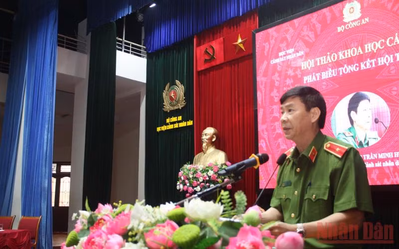 Đồng chí Thiếu tướng, GS, TS Trần Minh Hưởng, Giám đốc Học viện Cảnh sát nhân dân phát biểu tại hội thảo.