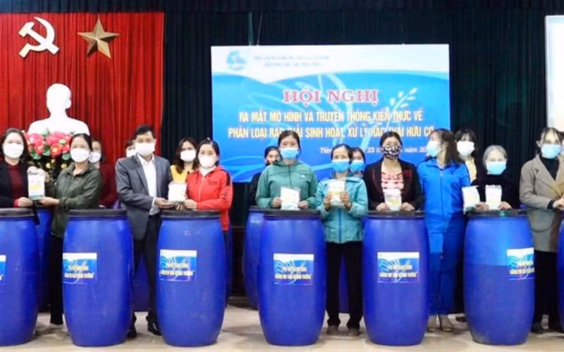 Thành phố Hải Dương triển khai mô hình phân loại rác thải sinh hoạt, xử lý rác thải hữu cơ tại nhà.