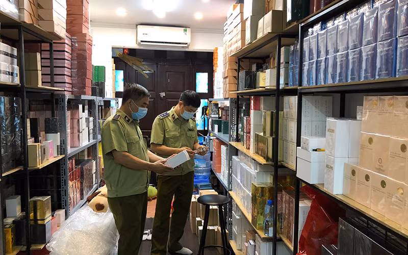 Ngăn chặn lượng lớn kem đánh răng giả, nước hoa không chứng từ -0