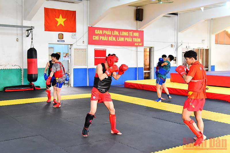 Tuy không có điều kiện để đánh giá và biết được trình độ của các đối thủ trong khu vực như thế nào nhưng toàn đội vẫn quyết tâm bảo vệ thành tích 1 tấm huy chương vàng nội dung 60 kg của Bùi Trường Giang và hứa hẹn sẽ tạo bất ngờ ở các hạng cân còn lại. Wushu - mỏ vàng của thể thao Việt Nam -0