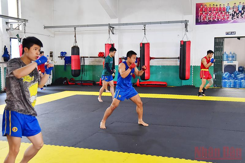 Dịch Covid-19 đã làm ảnh hưởng rất nhiều đến kế hoạch tập luyện, thi đấu quốc tế của đội tán thủ. Toàn đội phải tập chạy và thi đấu nội bộ mỗi cuối tuần để duy trì cảm giác khi thi đấu. Wushu - mỏ vàng của thể thao Việt Nam -0
