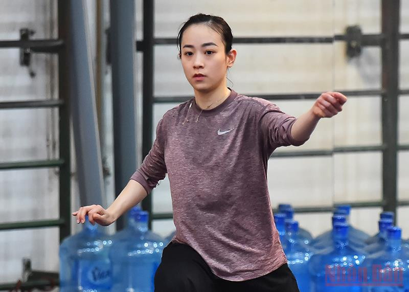 Trong danh sách tham dự SEA Games 31 tới vẫn có vận động viên kỳ cựu Trần Thị Minh Huyền. Tại SEA Games 30 năm 2019, Trần Thị Minh Huyền giành huy chương bạc nội dung Thái cực kiếm và huy chương đồng Thái cực quyền. Năm nay, ban huấn luyện kỳ vọng với sự dày dạn kinh nghiệm chị sẽ đổi màu cả hai tấm huy chương. Wushu - mỏ vàng của Thể thao Việt Nam -0