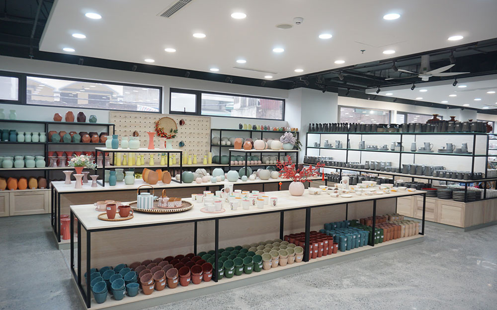 Showroom trưng bày và bán các sản phẩm về gốm trong bảo tàng. Độc đáo Bảo tàng gốm Bát Tràng -0