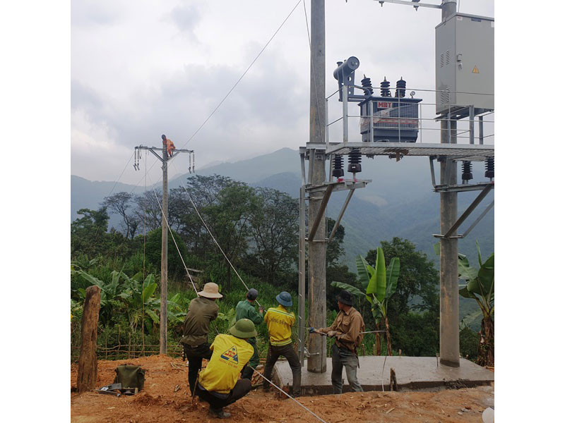 Nỗ lực đưa điện lưới quốc gia về các bản vùng sâu Kỳ Sơn. Tôi luyện đội ngũ cán bộ qua luân chuyển, điều động ở huyện Kỳ Sơn -0