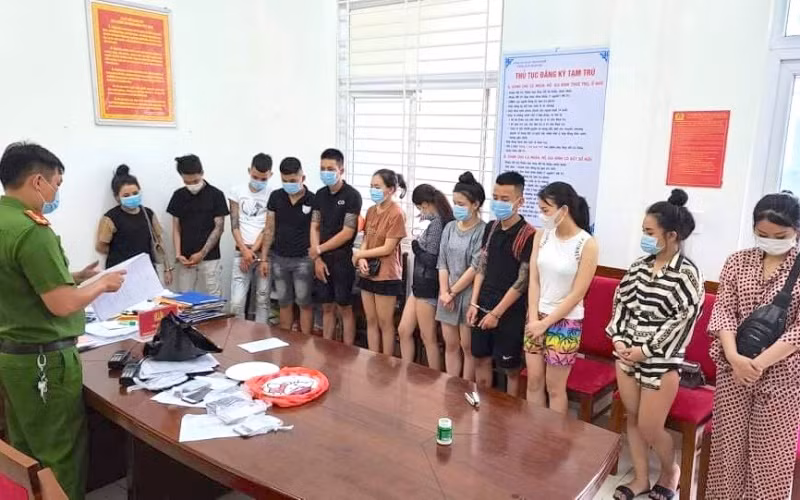 Nhóm 12 thanh niên sử dụng ma túy giữa lúc dịch Covid-19 bùng phát tại Đà Nẵng.