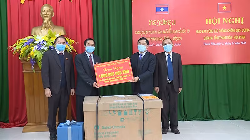 Tỉnh Thanh Hóa tặng bạn vật tư phòng, chống dịch Covid-19.