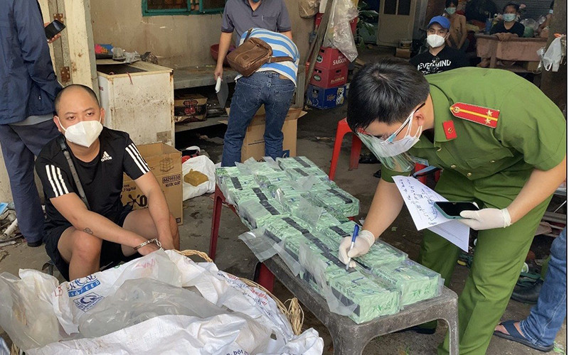 Đối tượng cùng tang vật trong đường dây mua bán, vận chuyển gần 100 kg ma túy bằng phương tiện “luồng xanh”. Ngăn chặn tội phạm núp bóng “luồng xanh” -0