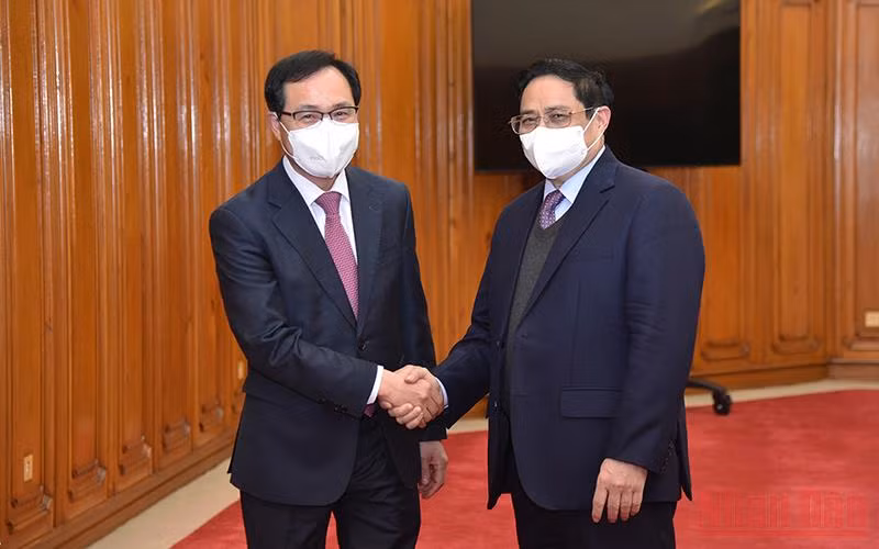 Thủ tướng Phạm Minh Chính tiếp ông Choi Joo Ho, Tổng Giám đốc Tổ hợp Samsung Việt Nam. (Ảnh: Trần Hải)