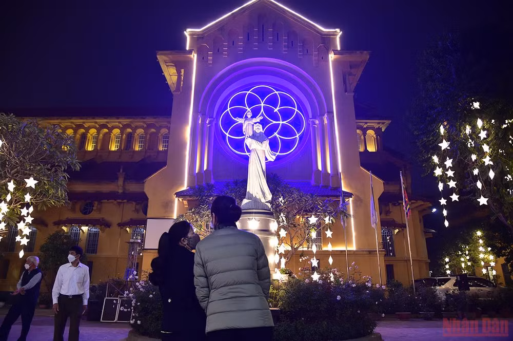 Một mùa Giáng sinh đặc biệt của 2 thành phố lớn Hà Nội và thành phố Hồ Chí Minh -0