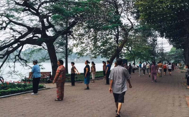 Từ 18 giờ ngày 8/7, TP Hà Nội yêu cầu người dân tạm dừng các hoạt động thể dục, thể thao ngoài trời để phòng, chống dịch.