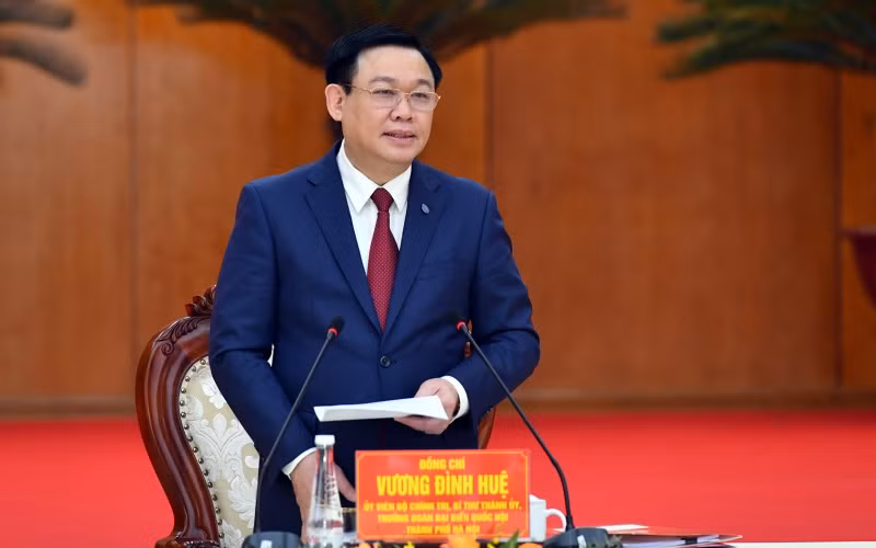 Đồng chí Vương Đình Huệ phát biểu kết luận tại buổi làm việc.