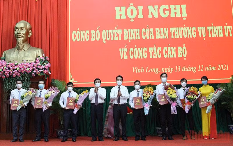 Vĩnh Long điều động, bổ nhiệm nhiều cán bộ lãnh đạo chủ chốt -0