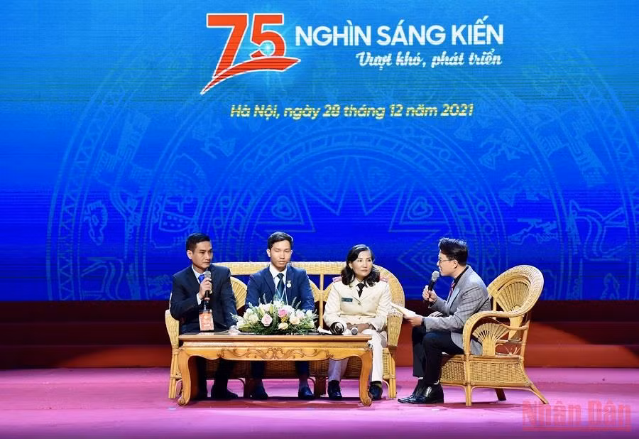 Thủ tướng dự Chương trình tôn vinh “75 nghìn sáng kiến, vượt khó, phát triển”, -2