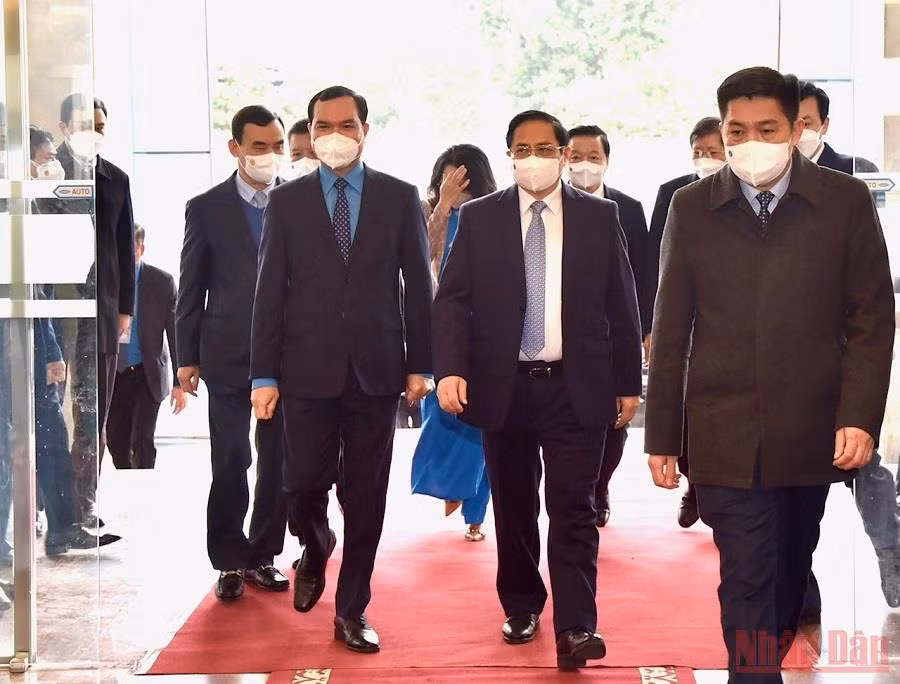 Thủ tướng dự Chương trình tôn vinh “75 nghìn sáng kiến, vượt khó, phát triển”, -0