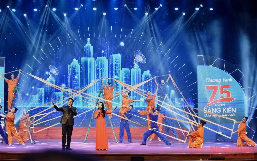 Thủ tướng dự Chương trình tôn vinh “75 nghìn sáng kiến, vượt khó, phát triển”, -3