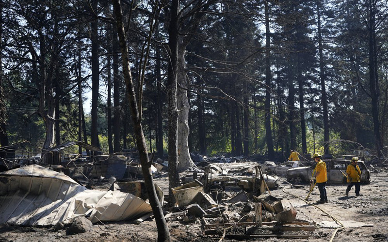 Đám cháy tàn phá nhiều ngôi nhà tại Graham, Washington. (Ảnh: AP) Bang Oregon (Mỹ) ban bố tình trạng khẩn cấp do cháy rừng dữ dội -0