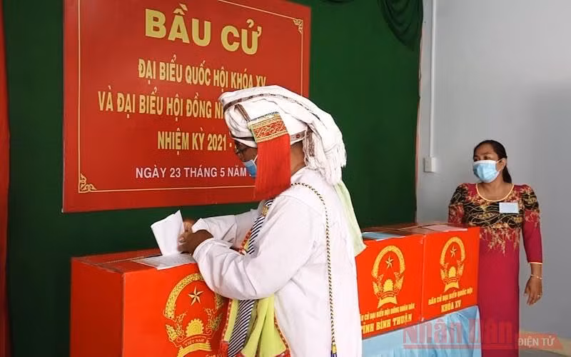 Hơn 1 triệu cử tri tỉnh Bình Thuận đã nô nức đi thực hiện quyền nghĩa vụ công dân -0