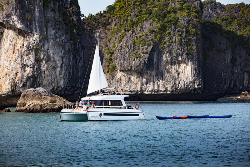 Hạ Long dẫn đầu điểm đến của xu hướng "Island-hopping" (Ảnh: Booking.com) Nghỉ lễ 30-4 và 1-5, du khách Việt Nam lựa chọn điểm đến nào? -0