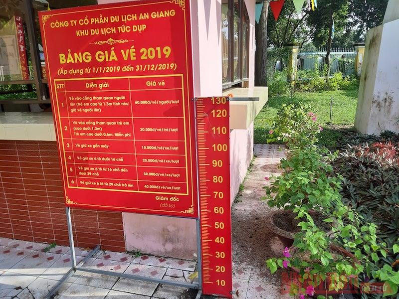 Biểu giá thu phí công ty đã niêm yết trước đây. Doanh nghiệp phải giảm giá thu phí tham quan cao ở khu di tích lịch sử văn hoá -0