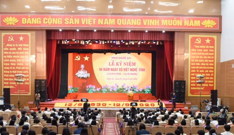 Toàn cảnh lễ mít-tinh.