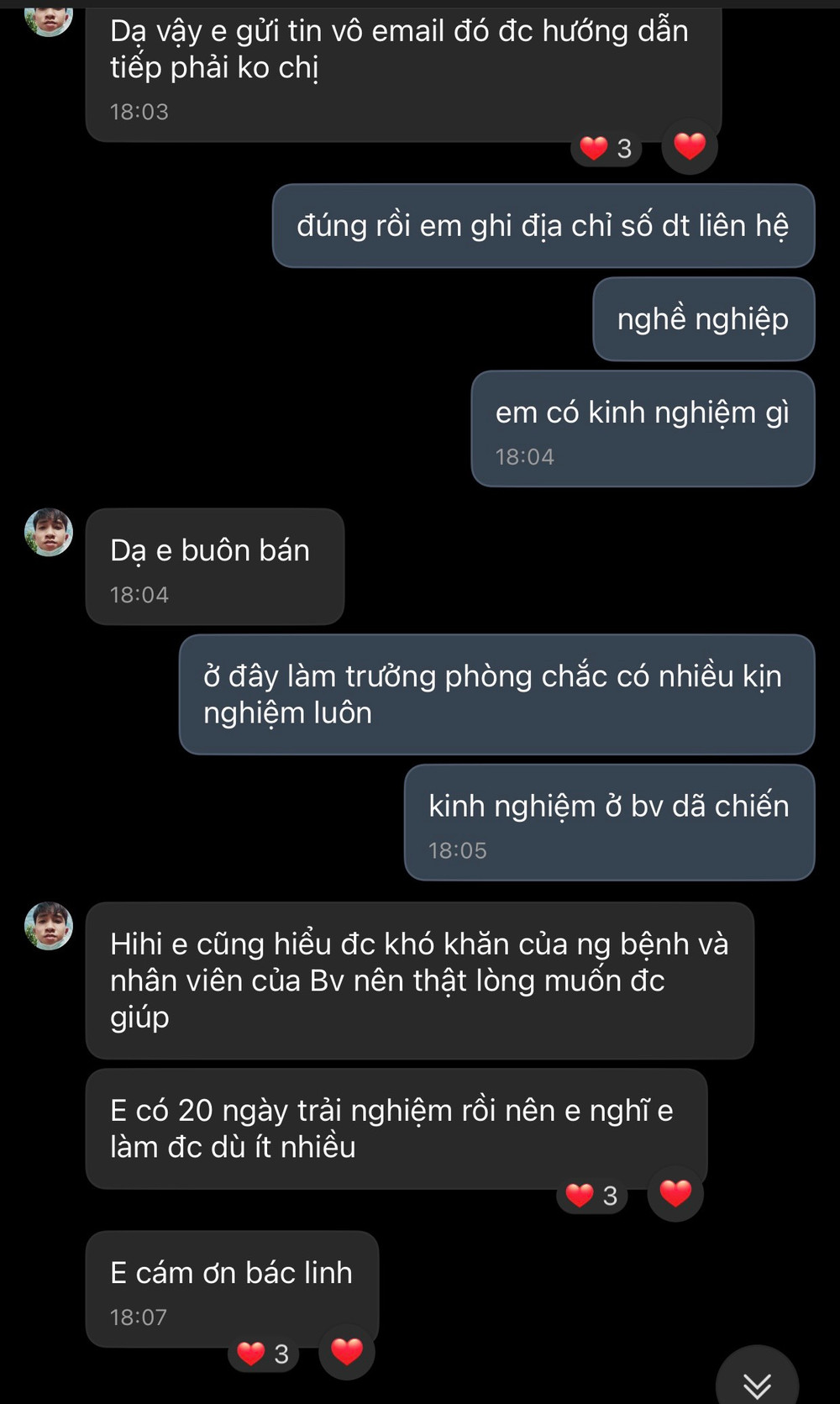 Những tin nhắn của các F0 đã điều trị khỏi, xin quay trở lại bệnh viện dã chiến hỗ trợ thầy thuốc chăm sóc bệnh nhân như khích lệ thêm tinh thần của bác sĩ ở tuyến đầu như Linh. Những F0