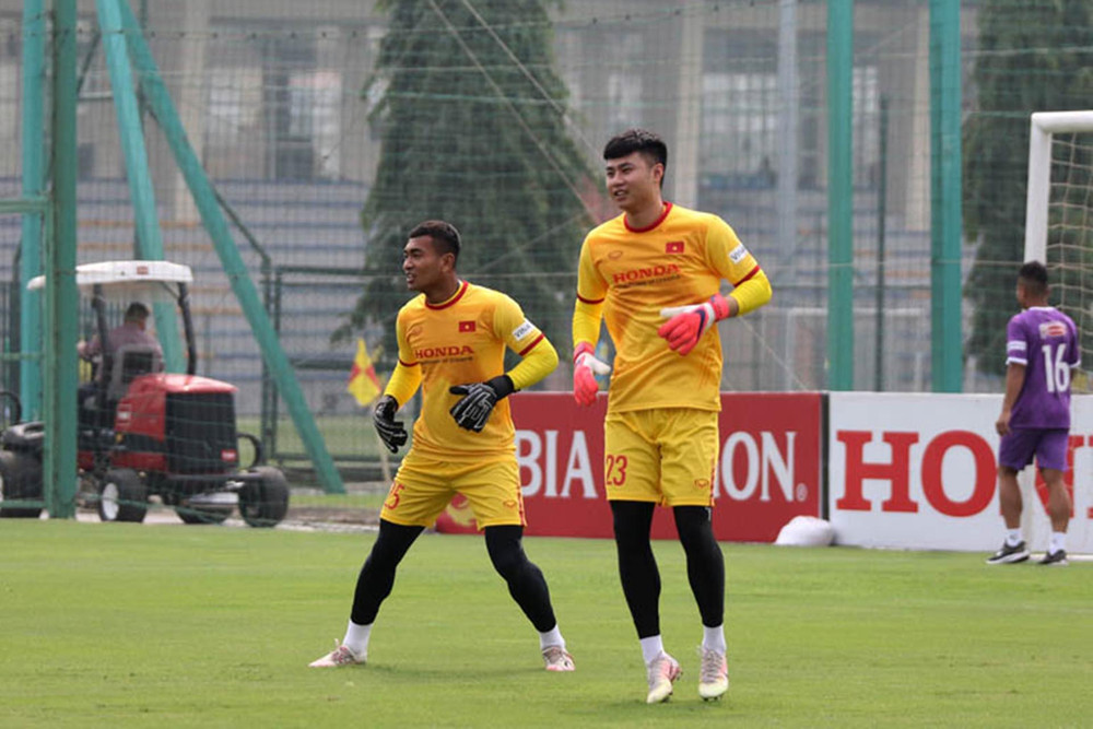 Thủ thành Văn Toản (phải) trở lại với U23 Việt Nam. (Ảnh: VFF) U23 Việt Nam hứng khởi bước vào vòng quay mới -0