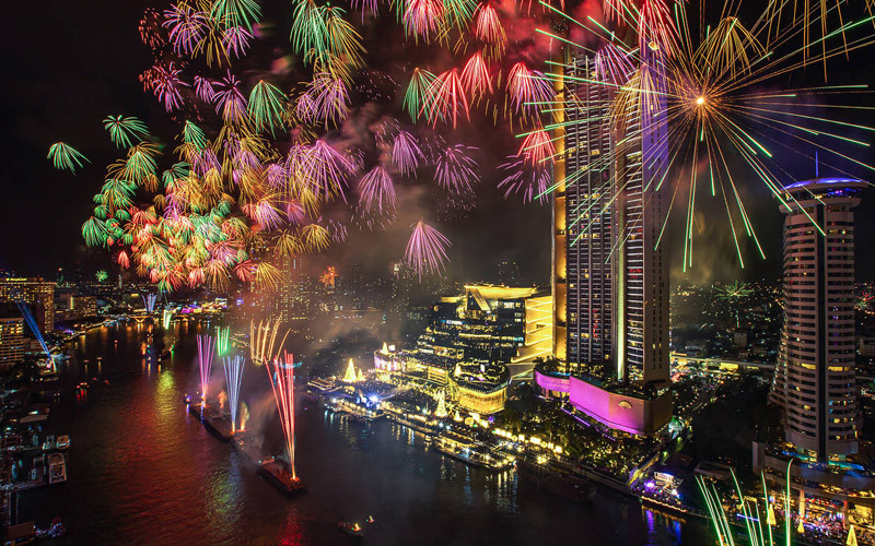 Màn bắn pháo hoa dọc sông Chao Phraya sẽ được phát trực tuyến nhằm tránh tụ tập đông người. (Ảnh: TheBangkokPost) Nhiều điểm hút khách đón năm mới trên thế giới đóng cửa -0