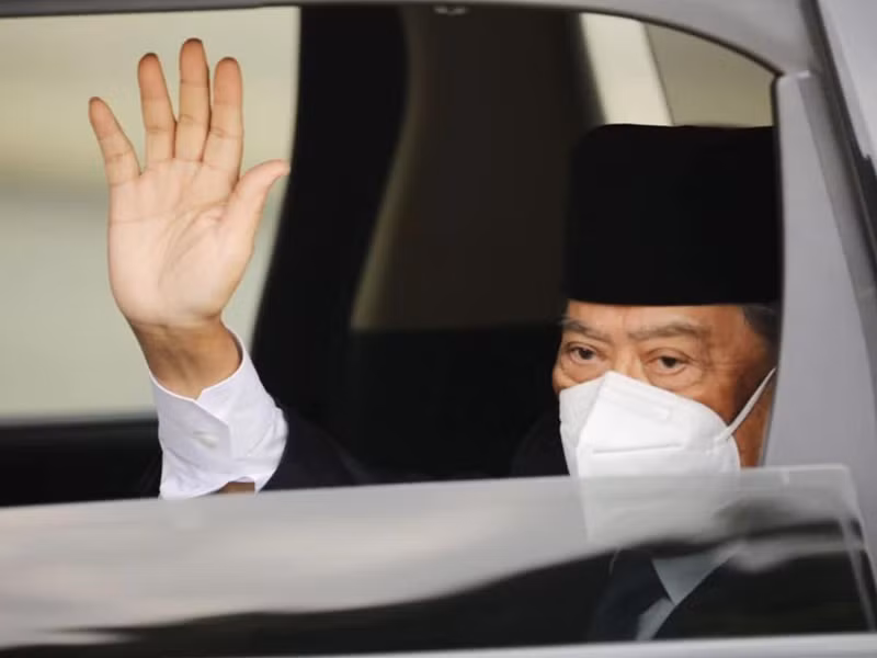 Thủ tướng Muhyiddin Yassin tới Cung điện quốc gia, tại Kuala Lumpur, để gặp Nhà vua, ngày 16/8. (Ảnh: Reuters)