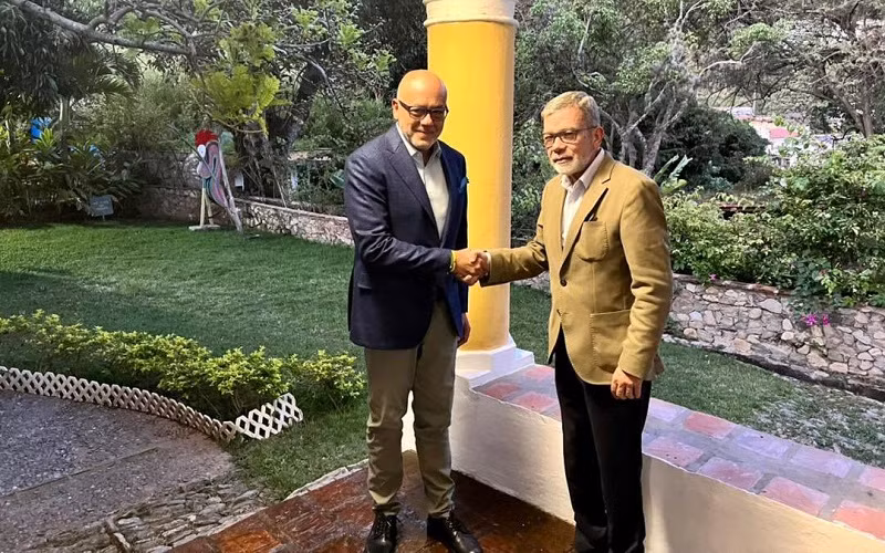 Hình ảnh được Chủ tịch Quốc hội Venezuela Jorge Rodriguez (trái) đăng tải về cuộc đàm phán với phe đối lập mới được tái khởi động. (Nguồn: Twitter)