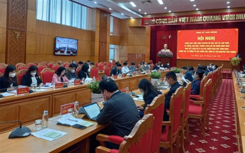 Các đại biểu dự Hội nghị trực tuyến.