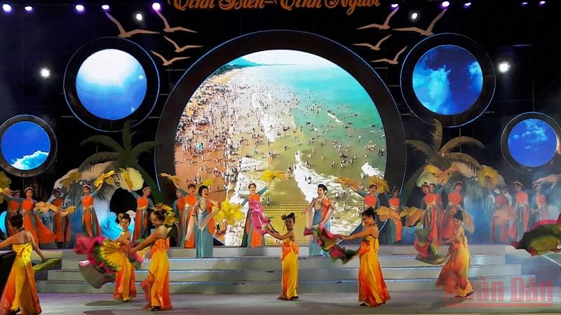 Tiết mục khai trương lễ hội du lịch biển Hải Tiến 2022. Khai hội du lịch biển Hải Tiến -0