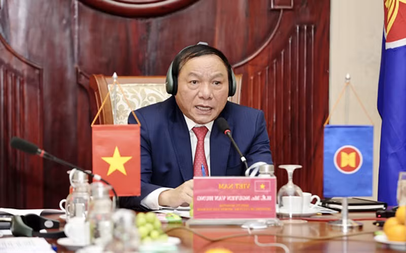 Ủy viên T.Ư Đảng, Thứ trưởng Bộ VHTTDL Nguyễn Văn Hùng phát biểu tại Hội nghị.