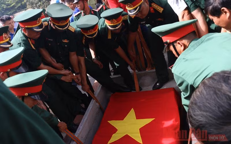 Truy điệu, an táng mộ tập thể các liệt sĩ mới phát hiện tại huyện Đắk Mil -0