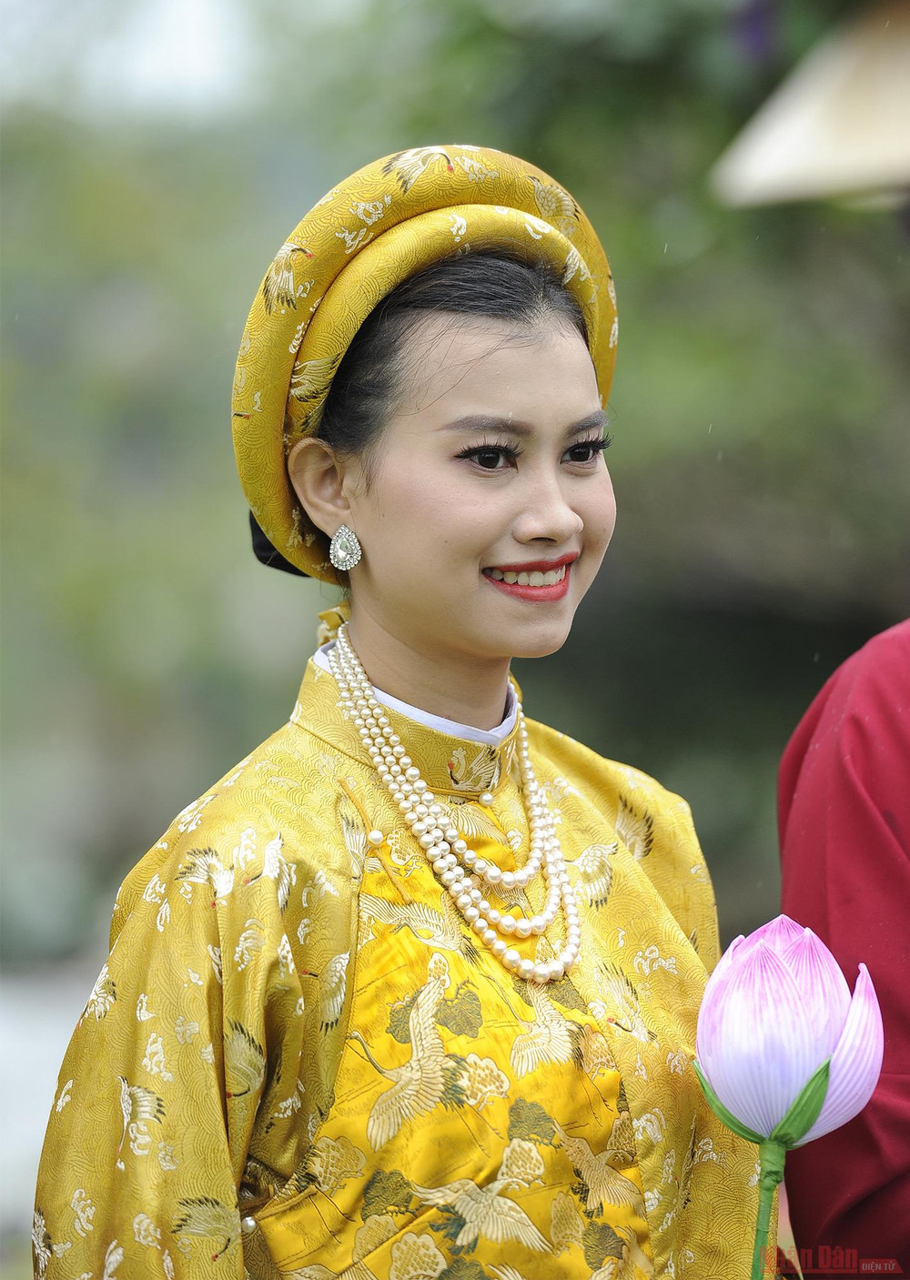 Nét dịu dàng, đằm thắm của người Huế trong trang phục áo dài. Dầm mưa xem trình diễn áo dài truyền thống xứ Huế -0
