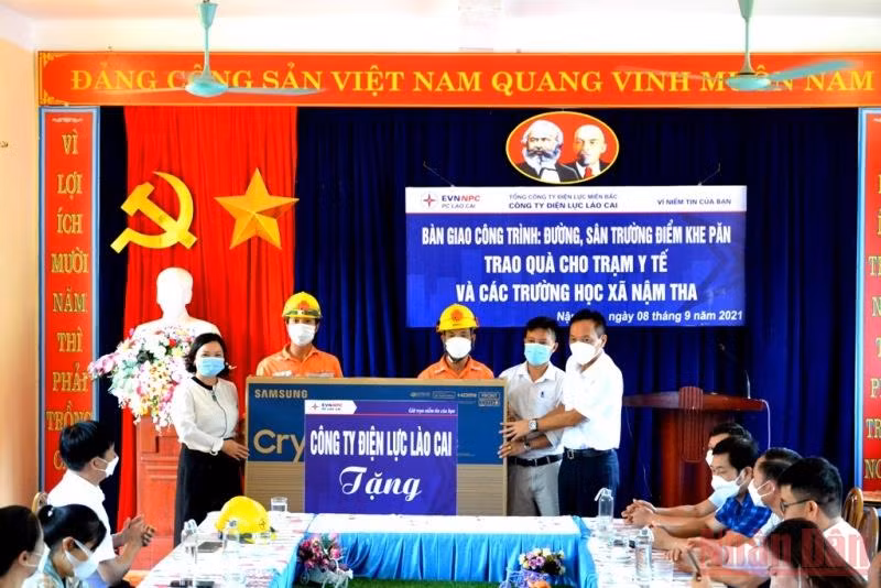 Hỗ trợ đồng bào dân tộc thiểu số vùng khó khăn xây dựng nông thôn mới -0