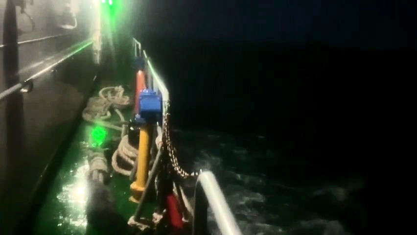 Tình hình thời tiết rất khó khăn cho lực lượng tìm kiếm cứu nạn. Nỗ lực tìm kiếm 15 thuyền viên trên tàu hàng bị chìm ở vùng biển Phú Quý -0